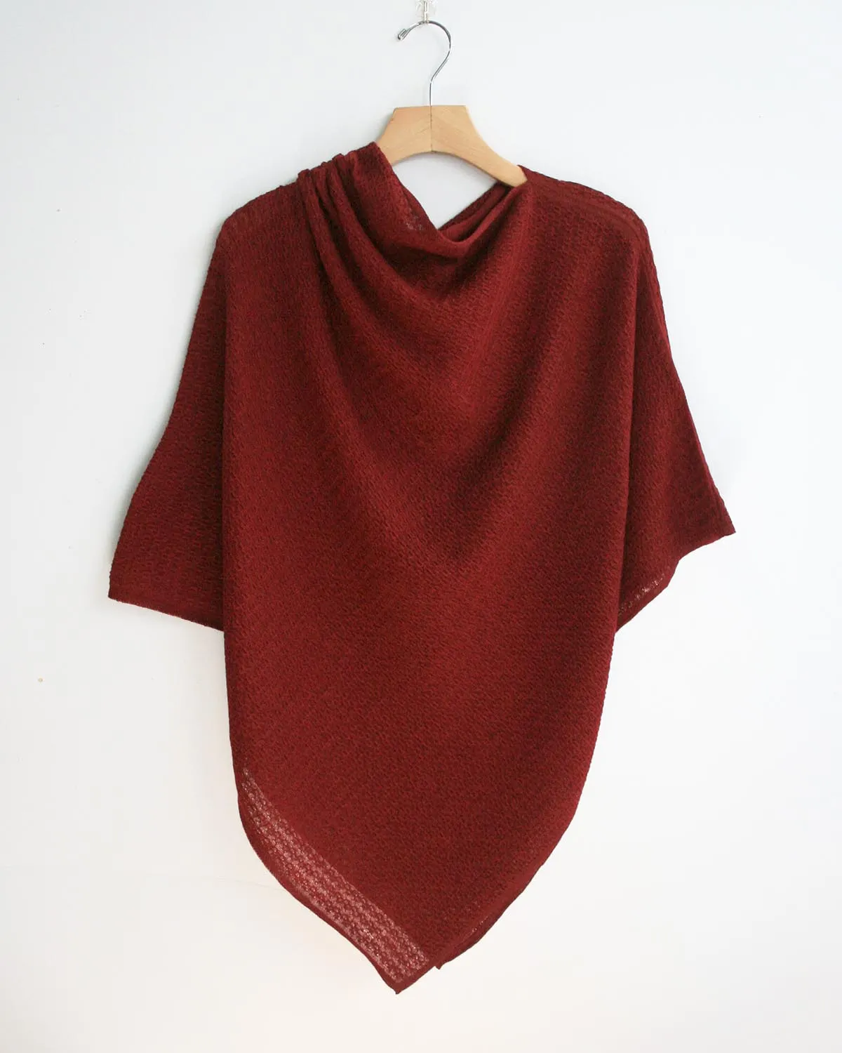 Beyond Threads FPT023 Onde Poncho - SCARLETT