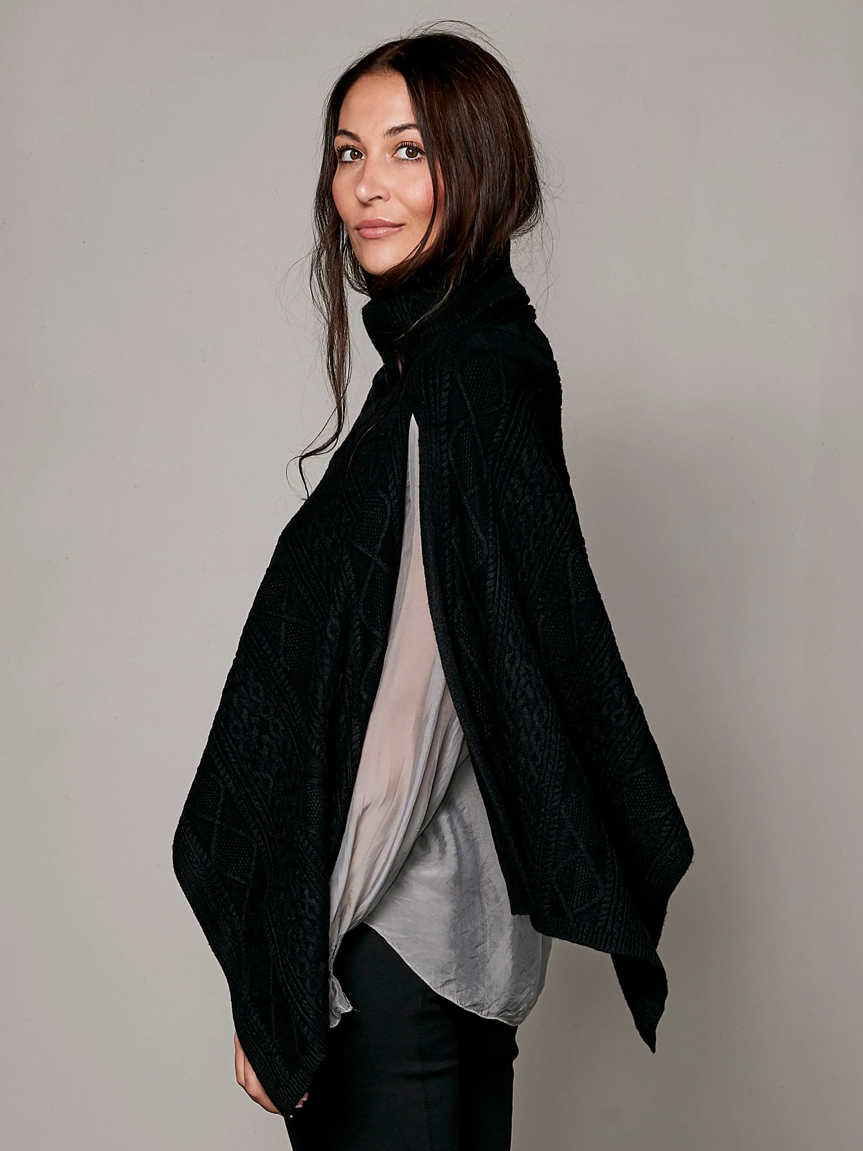 VILNA knit poncho - Black