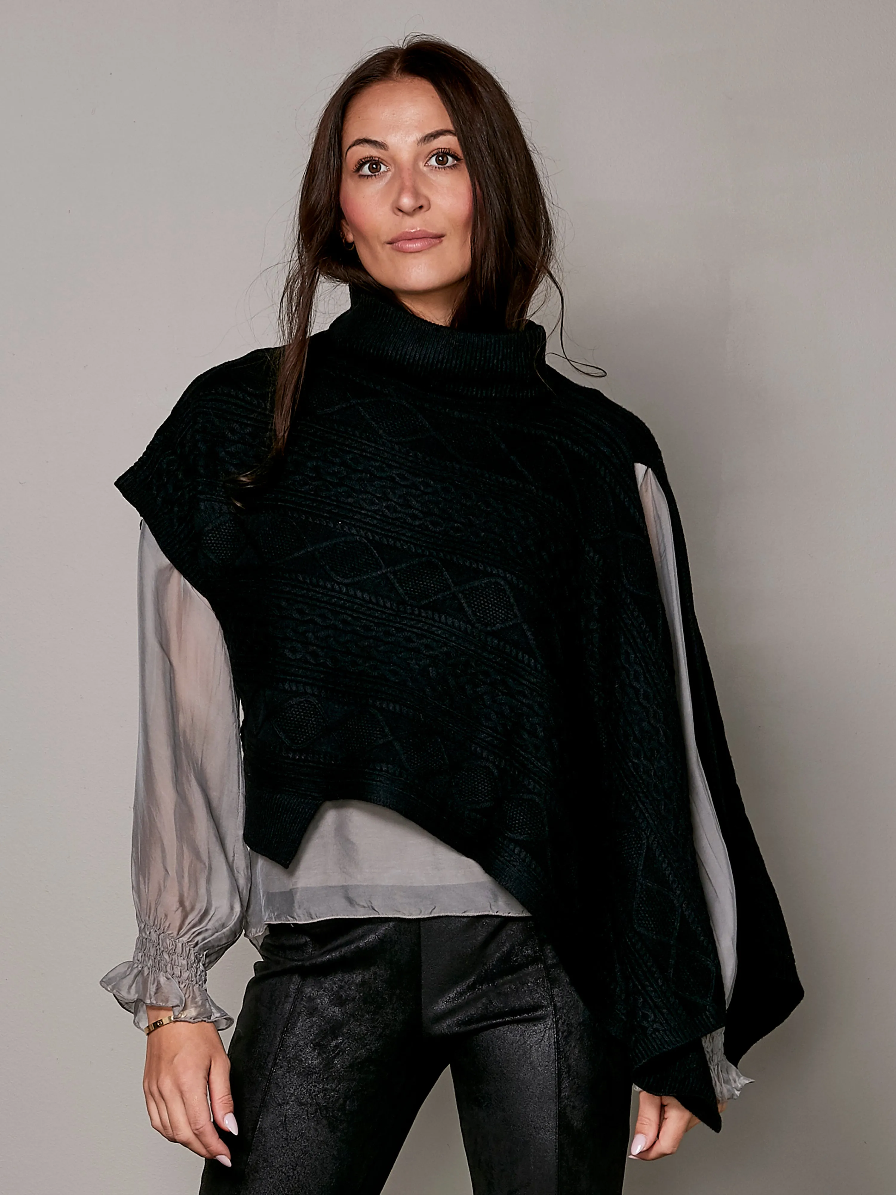 VILNA knit poncho - Black