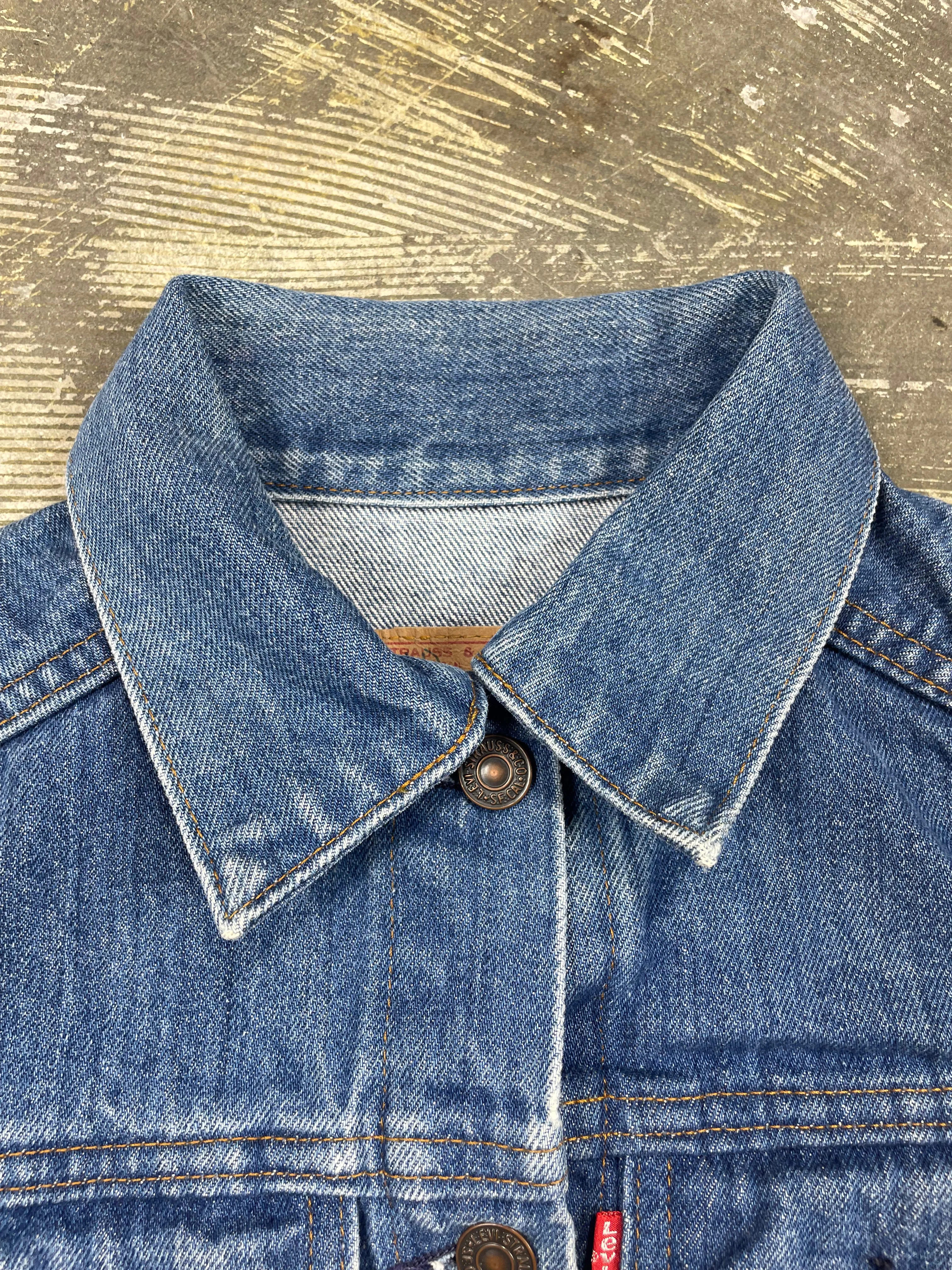 Vintage Levi 2-Pocket USA Indigo Denim Trucker Jacket (JYJ-145)