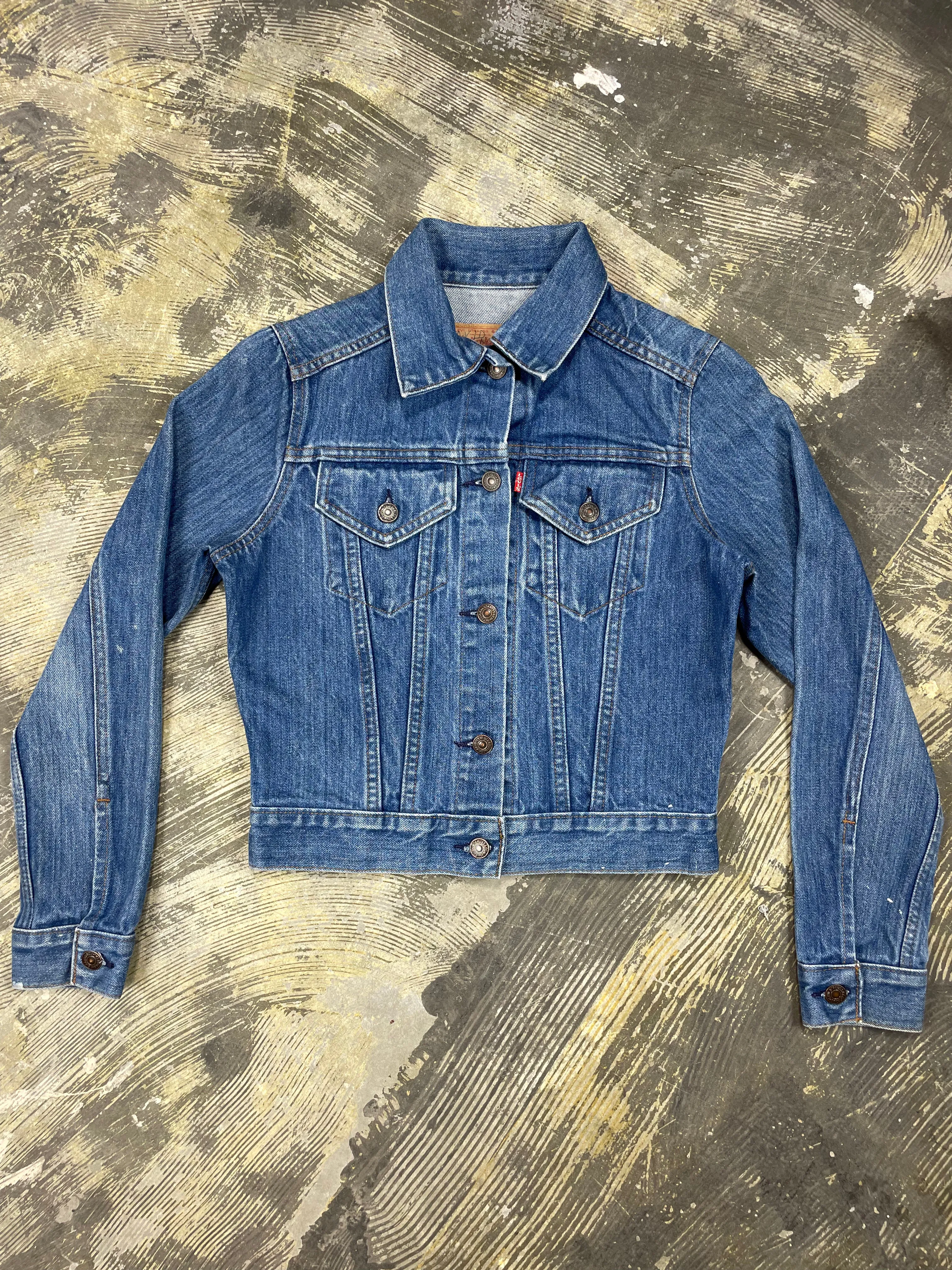 Vintage Levi 2-Pocket USA Indigo Denim Trucker Jacket (JYJ-145)