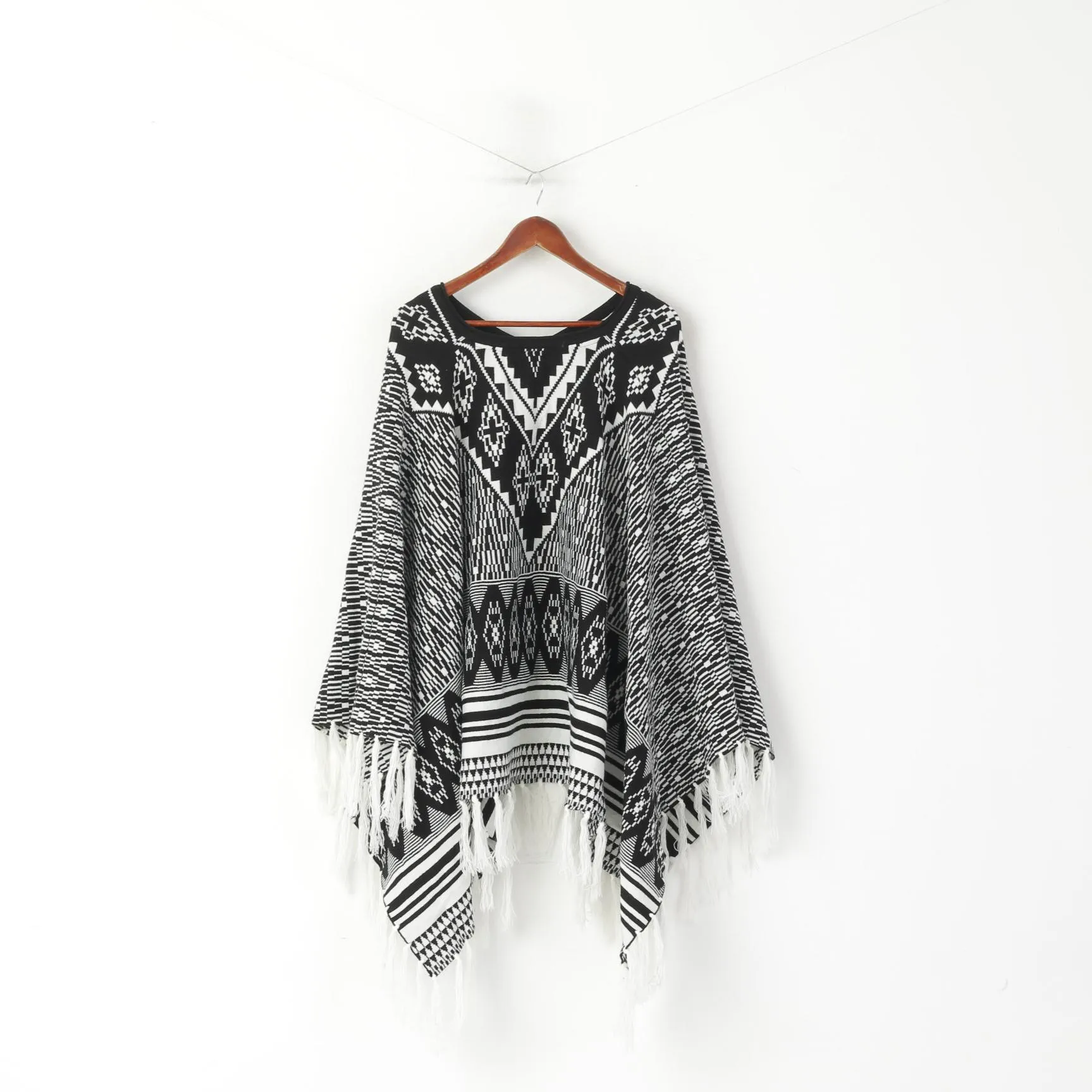 Vintage Women One Size Poncho Black White Aztec Boho Hippie Fringe Cape