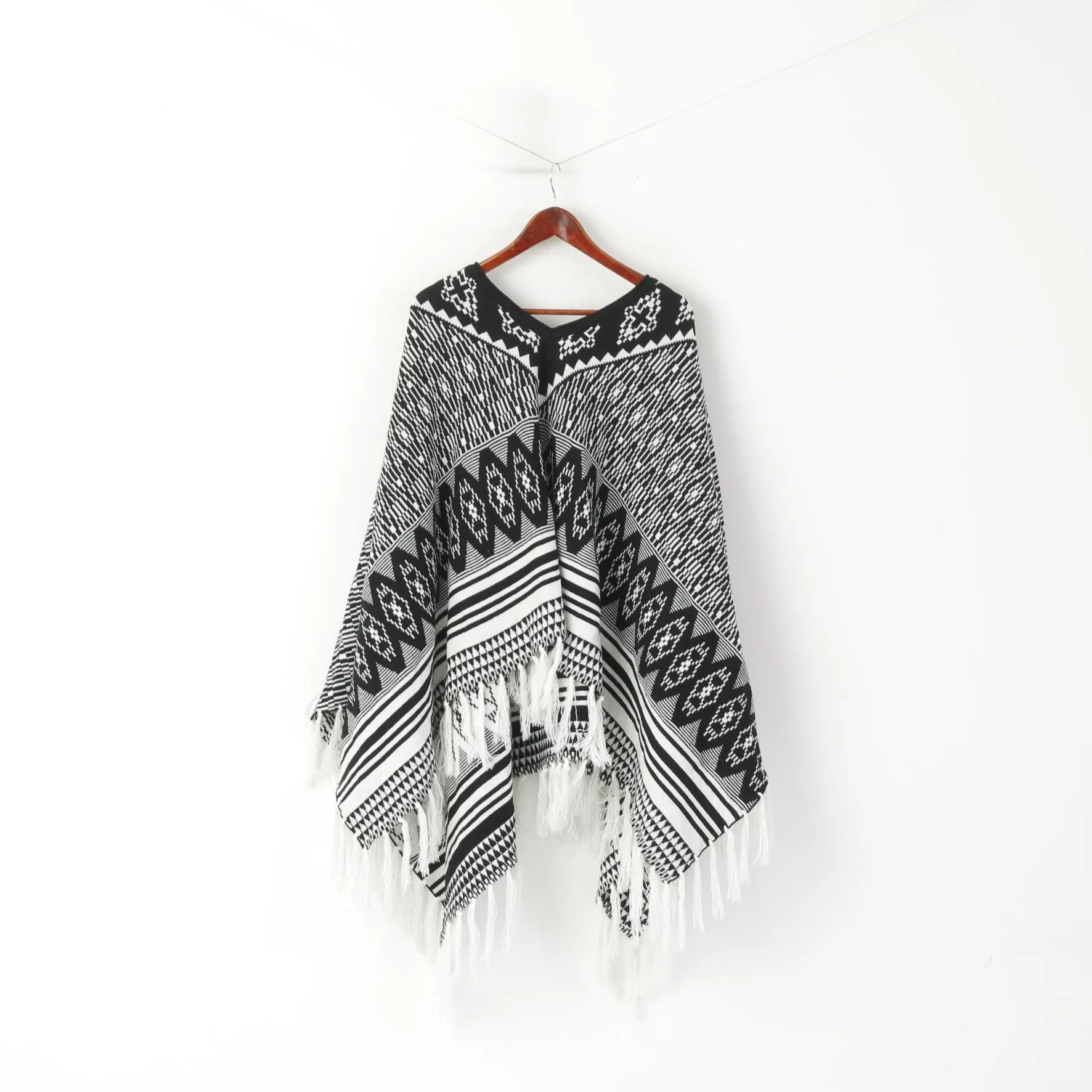 Vintage Women One Size Poncho Black White Aztec Boho Hippie Fringe Cape