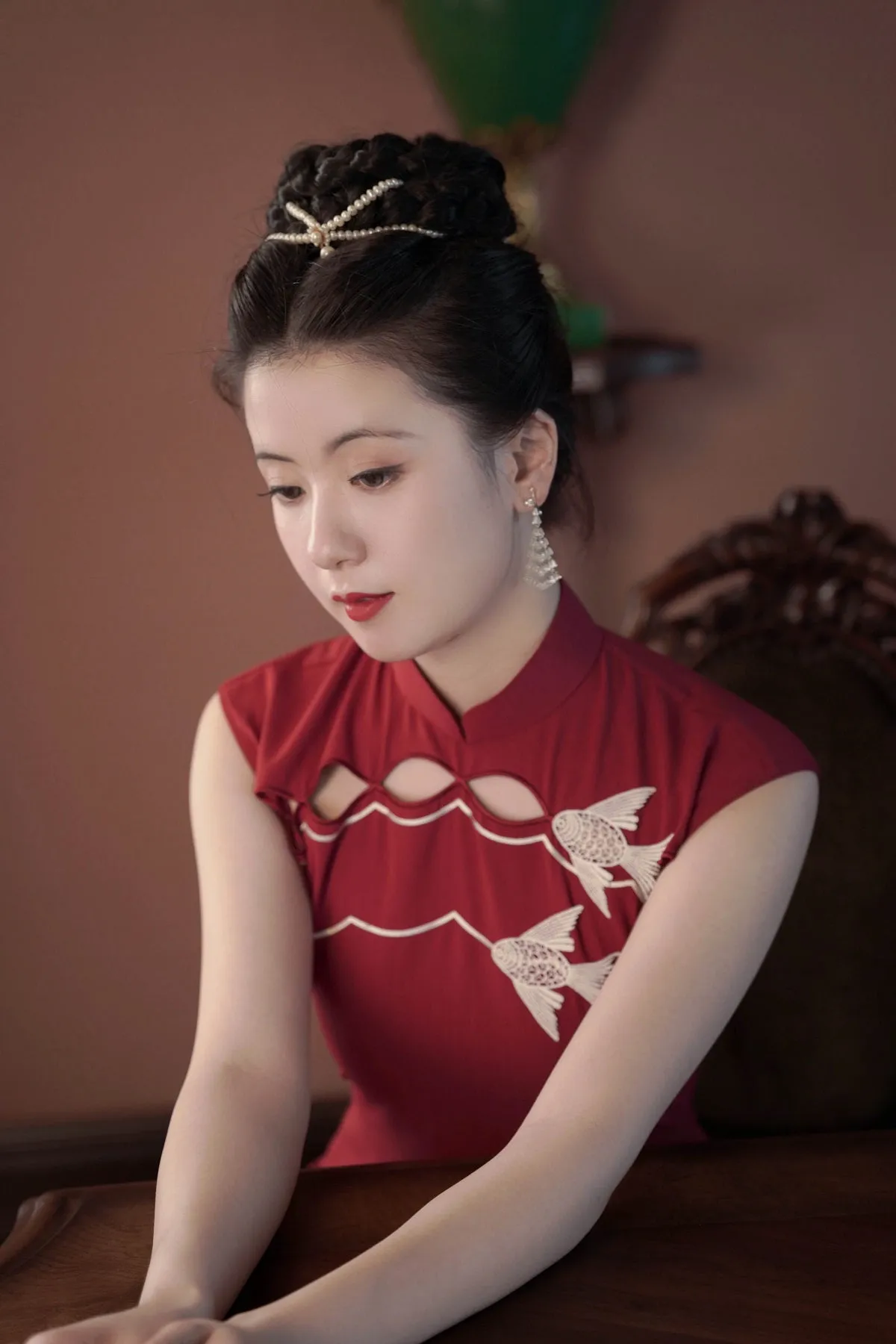 Ziyou Zizai 自游自在 Freely Swimming 1940s Goldfish Cutout Cap Sleeve Qipao